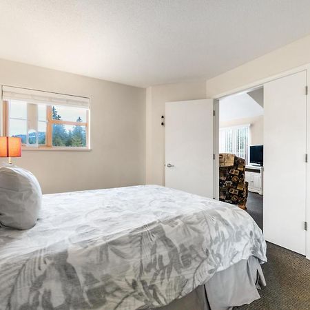 Tyndall Stone Lodge By Cozystay Signature Whistler Eksteriør billede