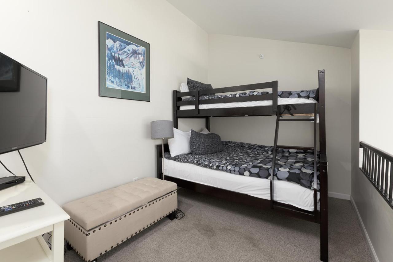 Tyndall Stone Lodge By Cozystay Signature Whistler Eksteriør billede