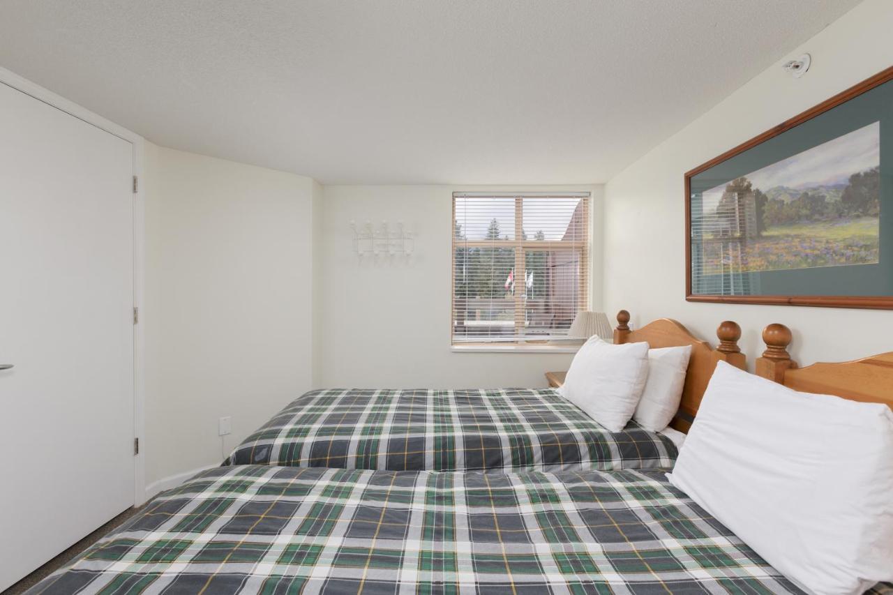 Tyndall Stone Lodge By Cozystay Signature Whistler Eksteriør billede