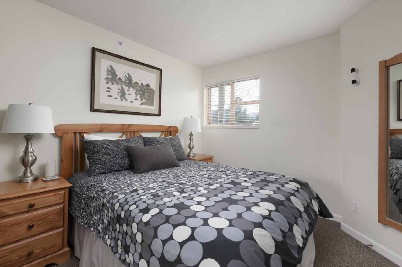 Tyndall Stone Lodge By Cozystay Signature Whistler Eksteriør billede