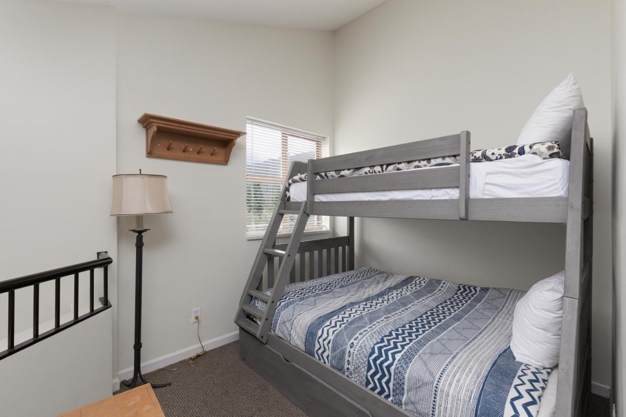 Tyndall Stone Lodge By Cozystay Signature Whistler Eksteriør billede