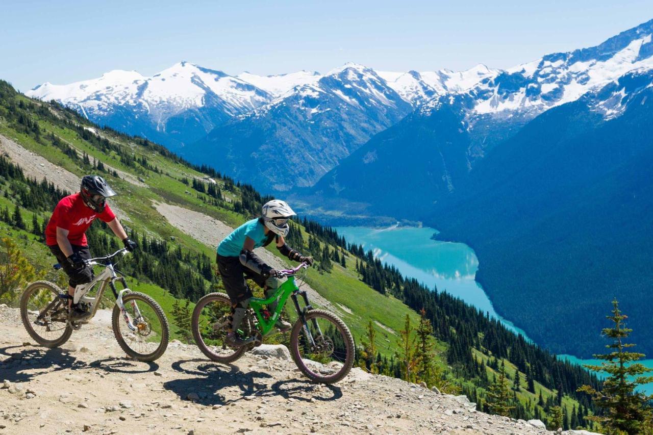 Tyndall Stone Lodge By Cozystay Signature Whistler Eksteriør billede