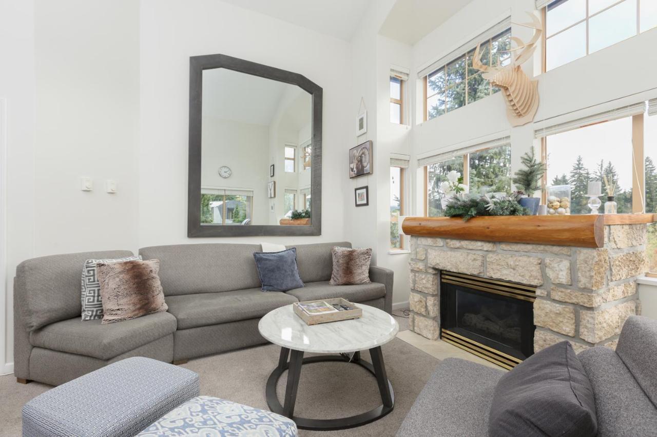 Tyndall Stone Lodge By Cozystay Signature Whistler Eksteriør billede