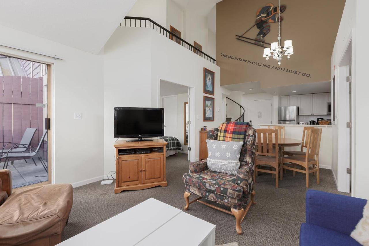 Tyndall Stone Lodge By Cozystay Signature Whistler Eksteriør billede