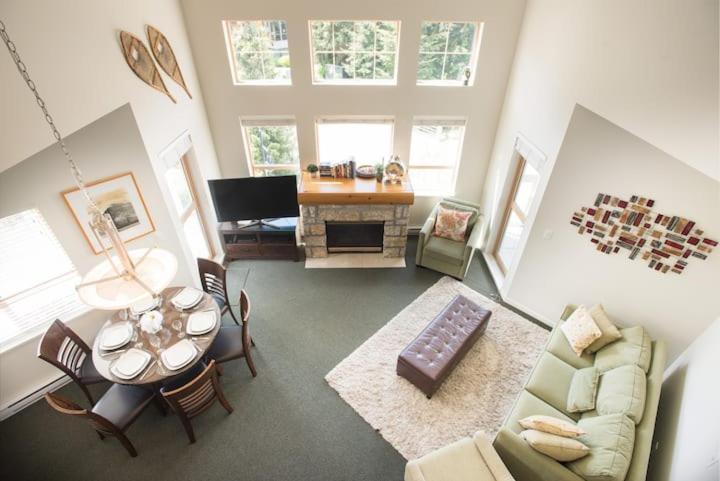 Tyndall Stone Lodge By Cozystay Signature Whistler Eksteriør billede