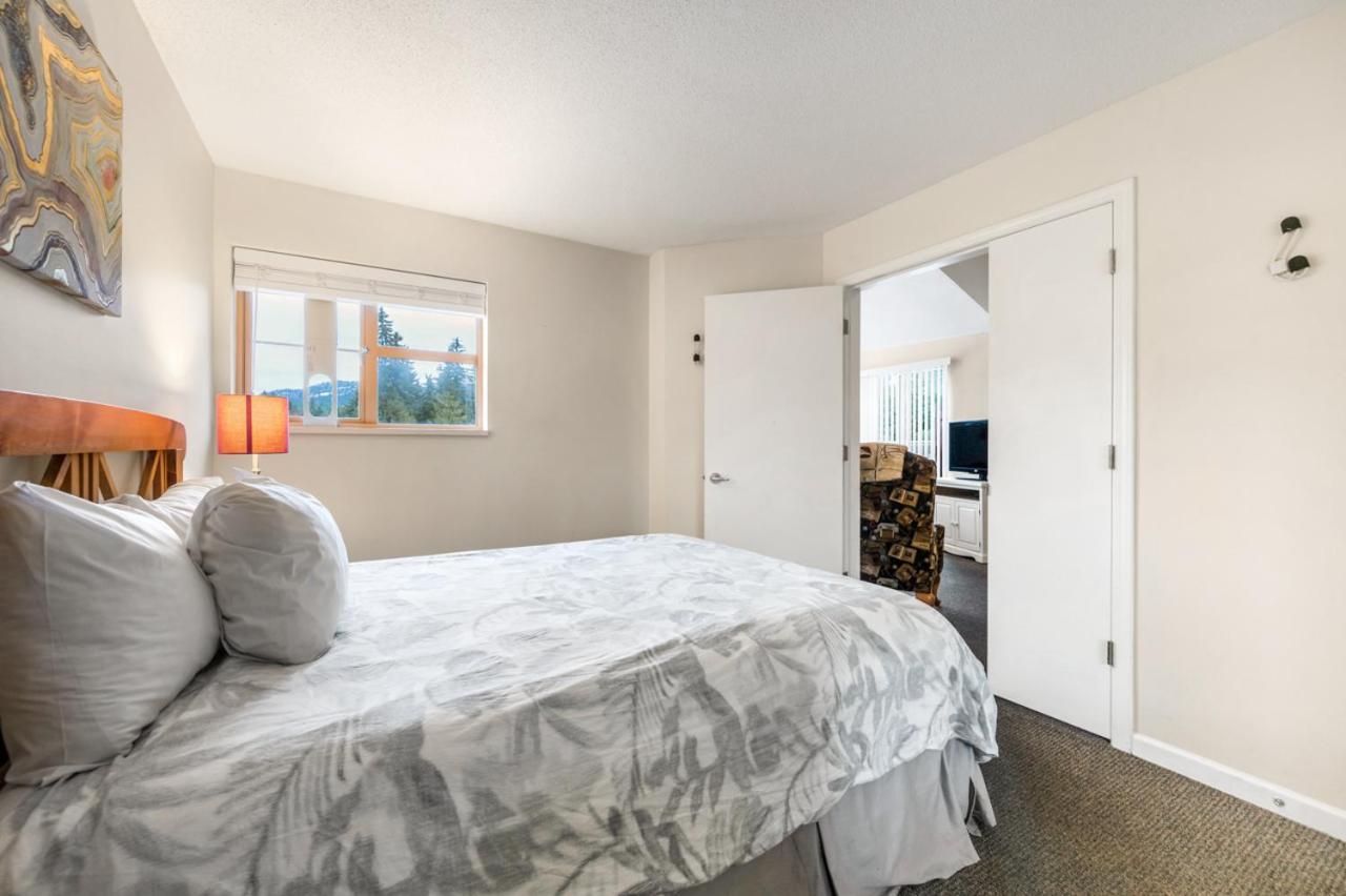 Tyndall Stone Lodge By Cozystay Signature Whistler Eksteriør billede