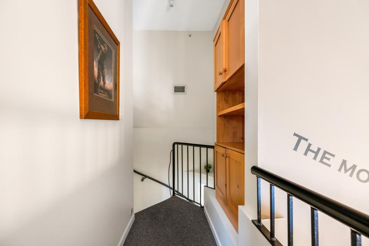 Tyndall Stone Lodge By Cozystay Signature Whistler Eksteriør billede