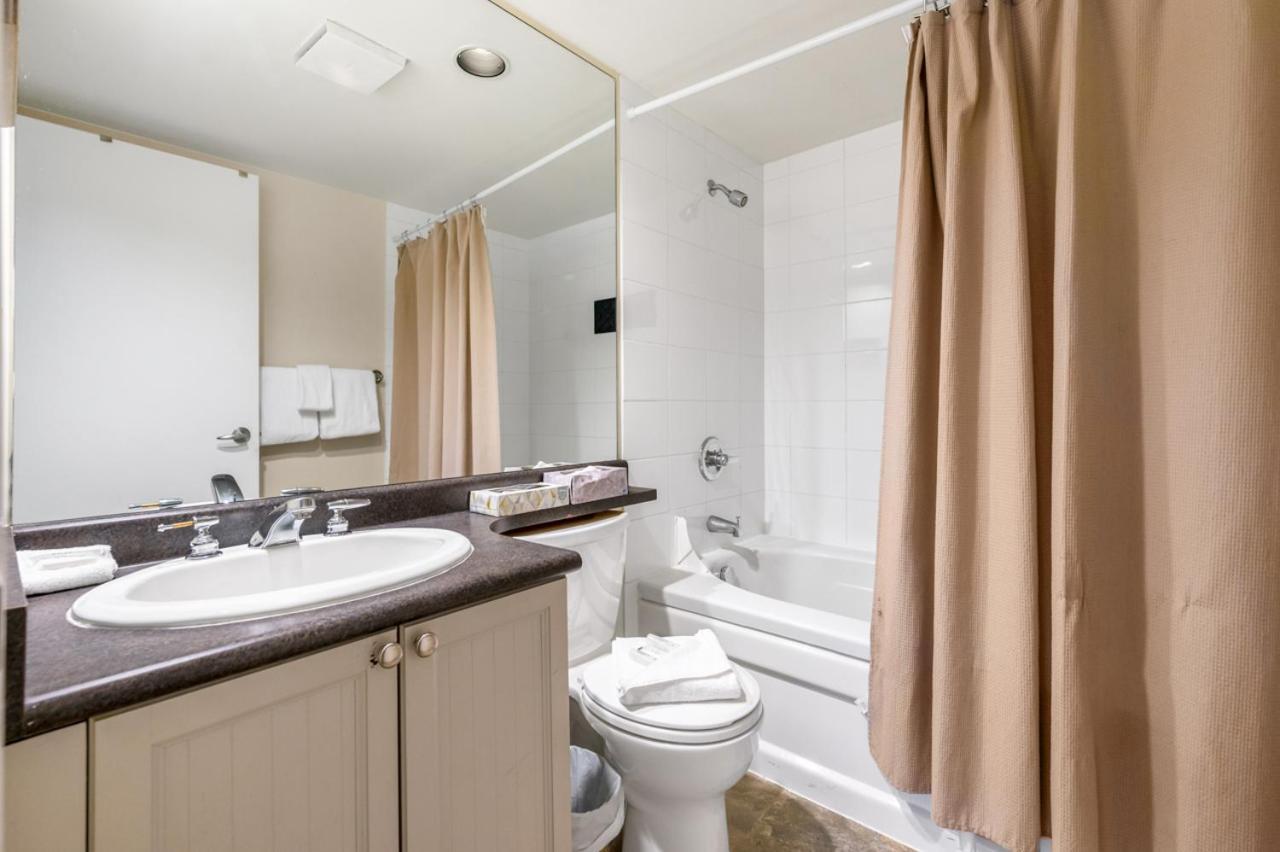 Tyndall Stone Lodge By Cozystay Signature Whistler Eksteriør billede